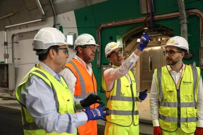 El ministro de Transportes y Movilidad Sostenible, Óscar Puente, durante la visita a la obra del túnel de Silvertown (Londres), a 16 de enero de 2025.