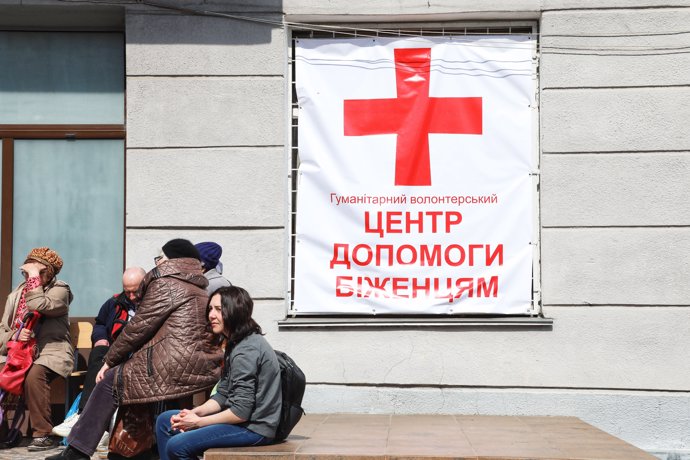 Archivo - March 30, 2022, Odesa, Ukraine: ODESA, UKRAINE - MARCH 30, 2022 - A red cross marks a building housing the humanitarian centre for internally displaced persons run by volunteers, Odesa, southern Ukraine.,Image: 674092599, License: Rights-managed