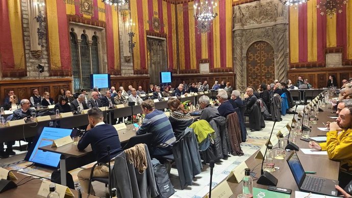 Presentación del nuevo Pla de Mobilitat Urbana (PMU) 2025-2030 de Barcelona en el Saló de Cent del Ayuntamiento de Barcelona