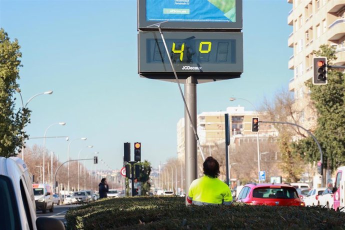 Un termometro marca 4 grados   
