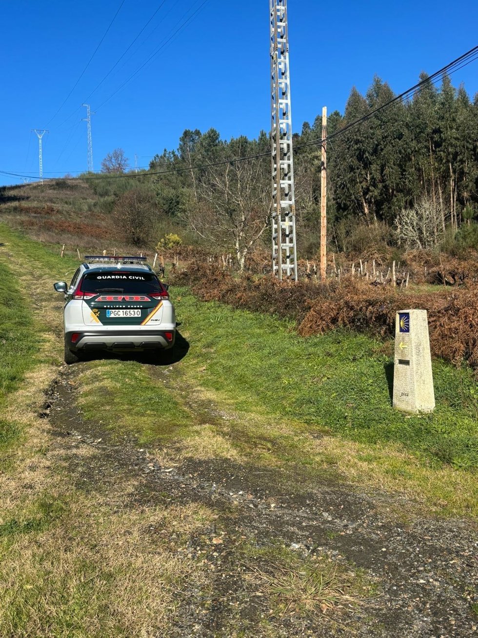 Vehículo policial en un tramo del Camino de Invierno