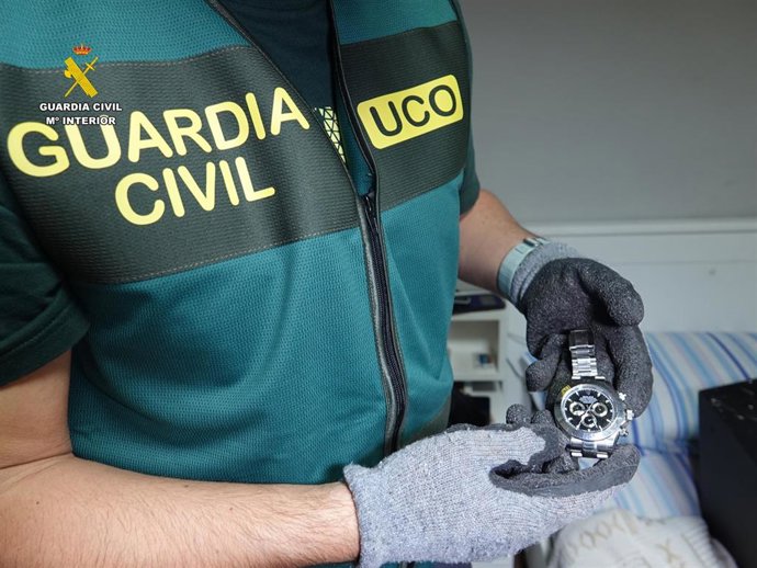 Archivo - La Guardia Civil ha desarticulado una red criminal transnacional responsable de sustraer más de 300.000 euros asaltando viviendas de lujo en España.