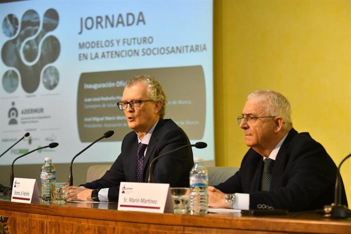 El consejero de Salud, Juan José Pedreño, inaugura en Murcia la jornada ‘Modelos y futuro en la atención socio-sanitaria’