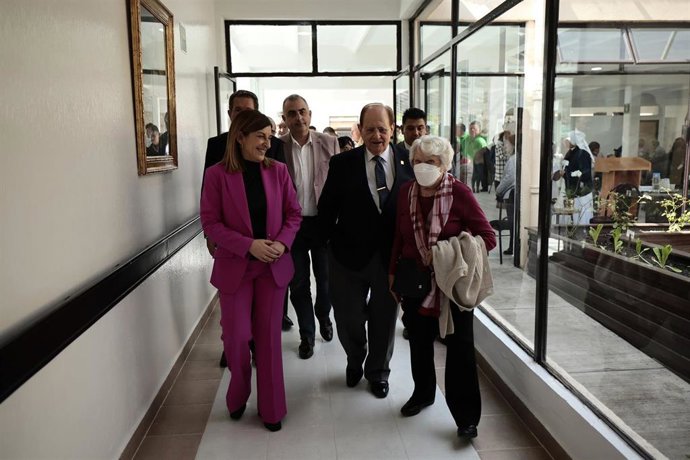 La presidenta del Gobierno de Cantabria, María José Sáenz de Buruaga, visita el Hospital Español de la Ciudad de México acompañada por el presidente de la institución