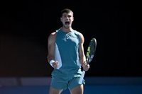 Alcaraz se deja un set ante Borges de camino a los octavos del Abierto de Australia