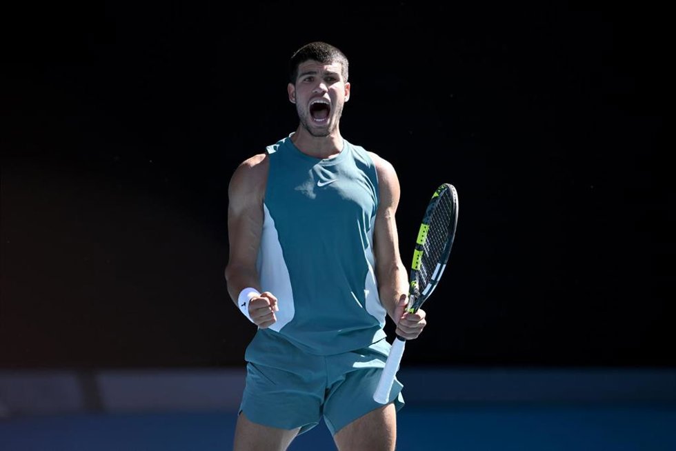 El tenista español Carlos Alcaraz celebrando su triunfo ante el portugués Nuno Borges.