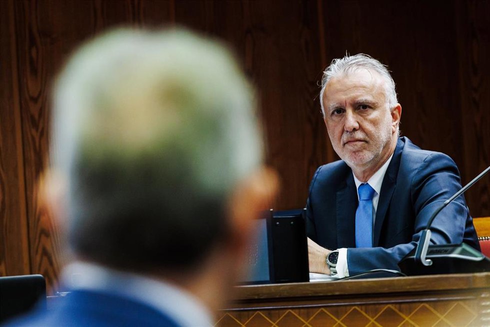 Archivo - El ministro de Política Territorial y Memoria Democrática, Ángel Víctor Torres, comparece en la Comisión de Investigación por el caso Koldo, en el Senado, a 28 de noviembre de 2024, en Madrid (España).