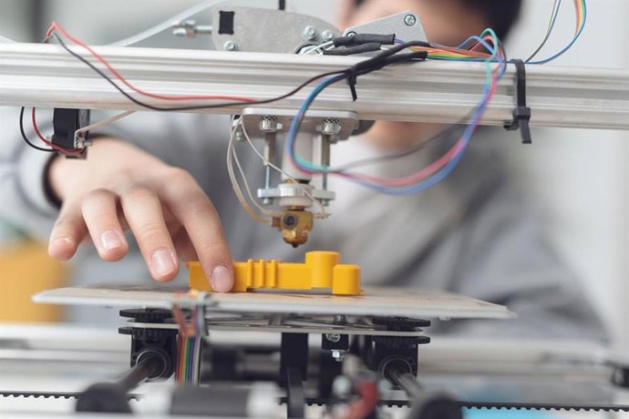 Junta licita el reparto de casi 7.000 dispositivos informáticos para desarrollar proyectos de innovación en centros educativos.