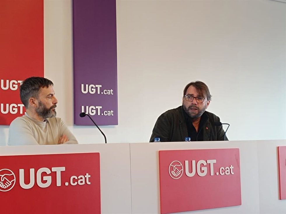 El secretario general de UGT de Catalunya, Camil Ros, y el secretario de organización, David Papiol, en rueda de prensa este viernes en Barcelona