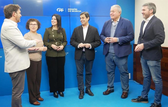 Los parlamentarios del PP, en la rueda de prensa