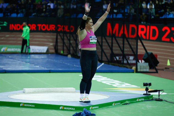 Archivo - Sarah Mitton celebra su victoria en el lanzamiento de peso de la reunión de Madrid  de 2023