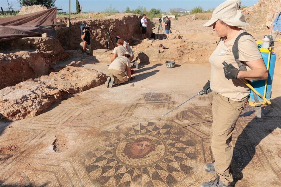 Archivo - Mosaico de Medusa excavado en Huerta de Otero de Mérida