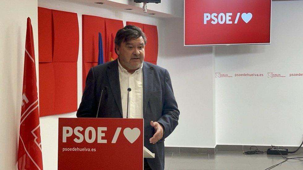 El diputado nacional y vicesecretario general del PSOE de Huelva, Gabriel Cruz, este viernes en rueda de prensa.