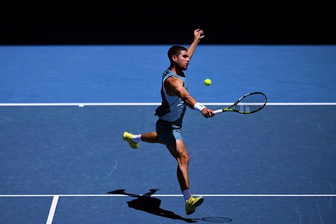 17 January 2025, Australia, Melbourne: Spanish tennis player Carlos Alcaraz in action against Portugal's Nuno Borges during their men's singles third round match of the Australian Open Tennis tournament at Melbourne Park. Photo: Joel Carrett/AAP/dpa