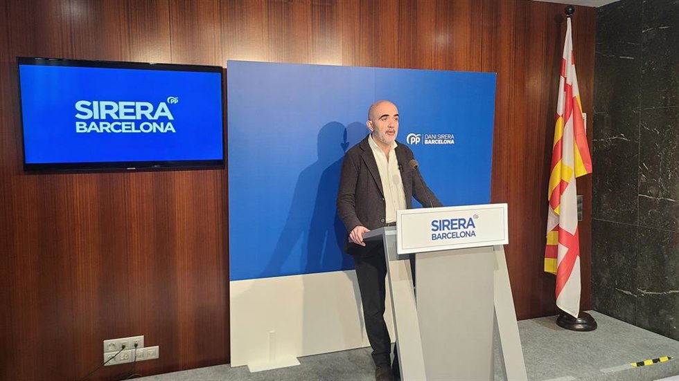 El líder del PP en el Ayuntamiento de Barcelona, Daniel Sirera, en rueda de prensa este viernes
