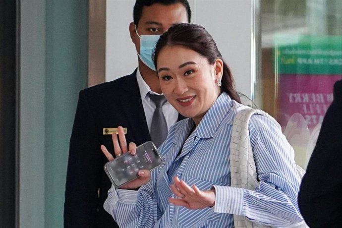 Archivo - 27 August 2024, Thailand, Bangkok: Thailand's Prime Minister Paetongtarn Shinawatra reacts as she arrives at the temporary office of Pheu Thai Party at Shinawatra Tower 3. Photo: Seksan Rochanametakul/SOPA Images via ZUMA Press Wire/dpa