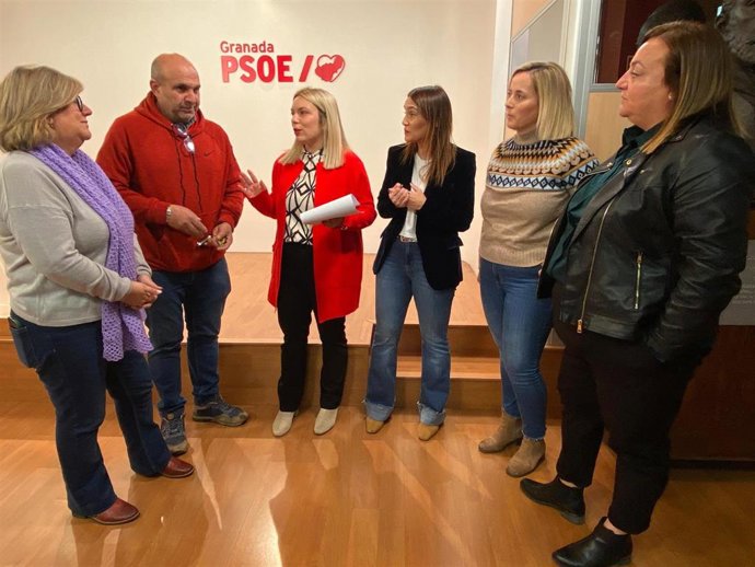 PSOE pide la dimisión de la alcaldesa de El Pinar (Granada) por "tapar" al exregidor condenado por agresión sexual.