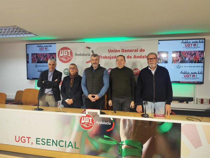 Rueda de prensa del secretario general de UGT-A, Oskar Martín, con una representanción de la Ejecutiva Regional.