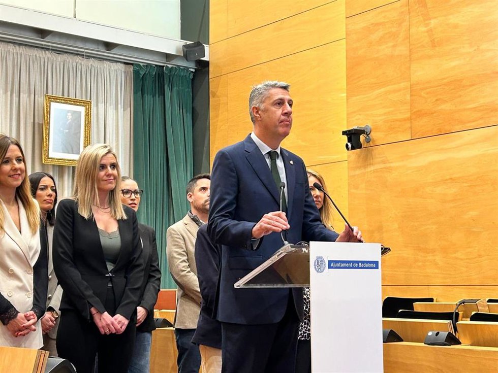 El alcalde de Badalona (Barcelona), Xabier García Albiol, en una rueda de prensa en el Ayuntamiento