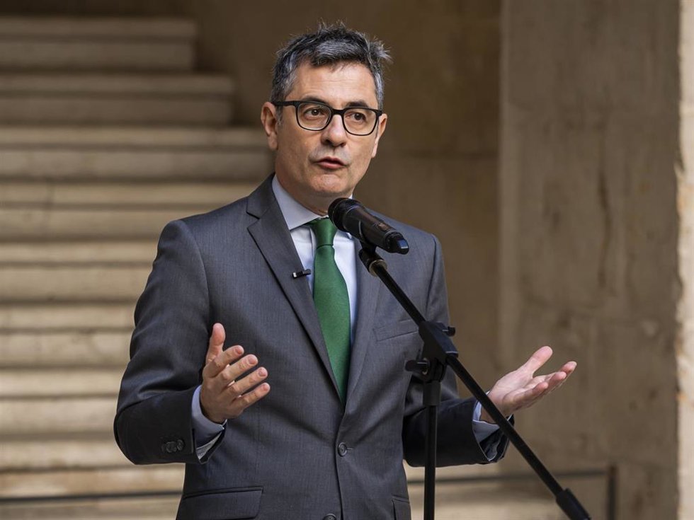 El ministro de la Presidencia, Justicia y Relaciones con las Cortes, Félix Bolaños, durante una rueda de prensa tras su visita a Valladolid, a 17 de enero de 2025, en Valladolid