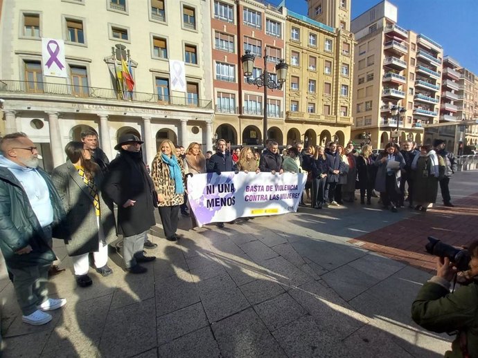 Logroño acoge una nueva concentración en rechazo del crimen machista de la mujer del cajero y pide "unidad y firmeza" contra la violencia de género