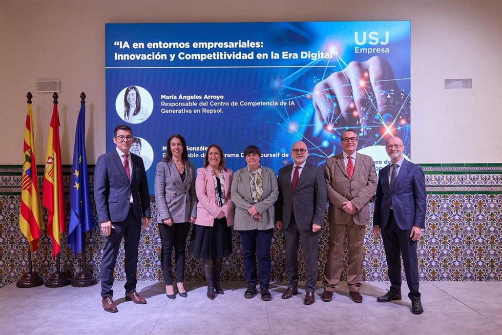 Expertas en IA de Repsol abordan en la USJ la innovación y la competitividad en la era digital.