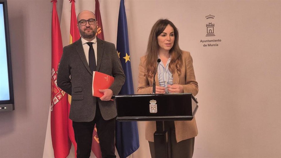 La vicealcaldesa Rebeca Pérez ofrece declaraciones sobre promoción interna bomberos