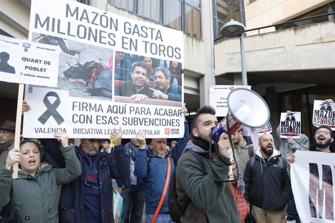 Protesta contra Carlos Mazón en Alicante