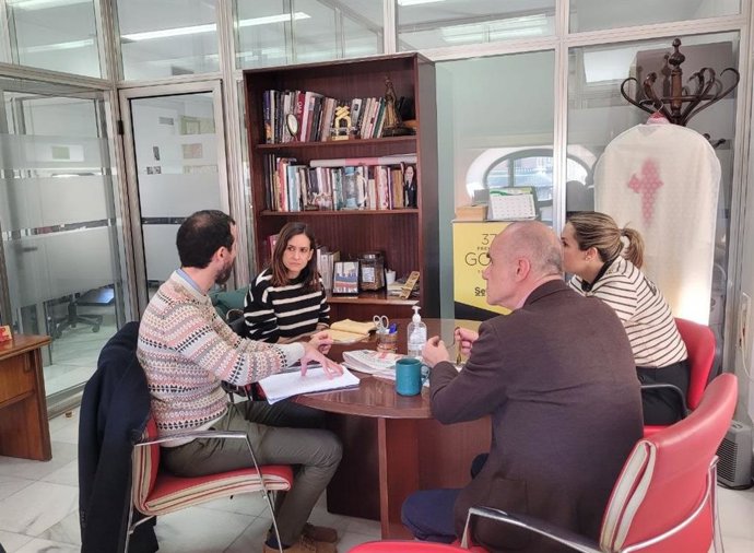 Reunión con Sanz y Díaz con profesionales de la danza.