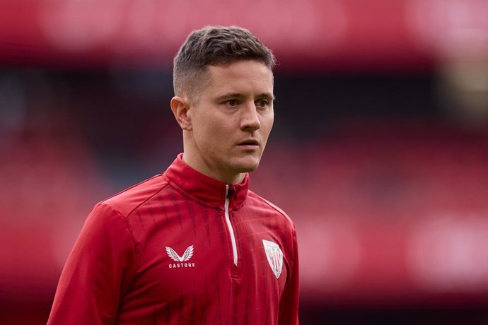 Archivo - Ander Herrera of Athletic Club looks on prior to the LaLiga EA Sports match between Athletic Club and Sevilla FC at San Mames on May 19, 2024, in Bilbao, Spain.