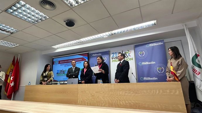 La Oficina de Mediación del Ayuntamiento, reconocida con la Medalla al Mérito Profesional 2025