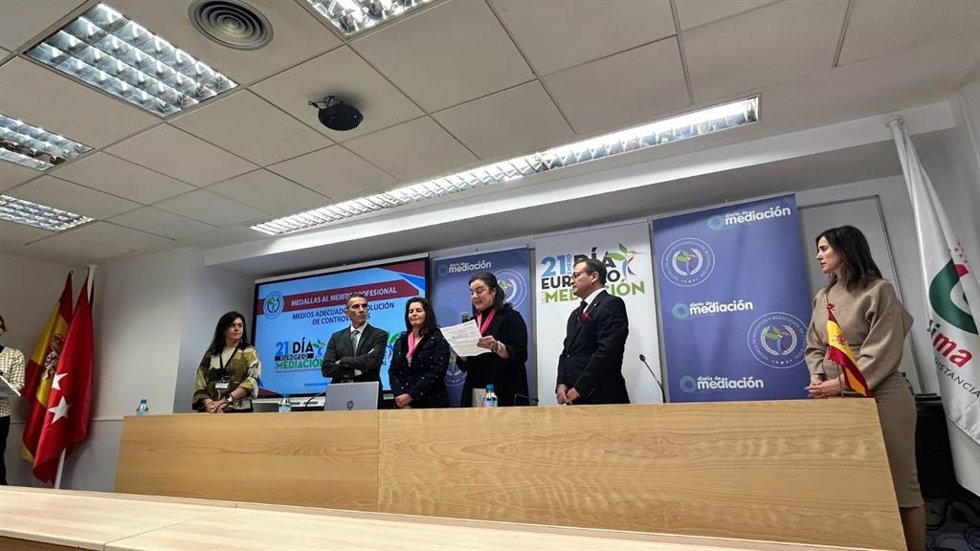 La Oficina de Mediación del Ayuntamiento, reconocida con la Medalla al Mérito Profesional 2025