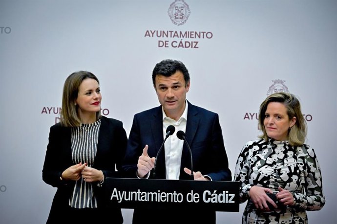 Bruno García, alcalde de Cádiz, en rueda de prensa.