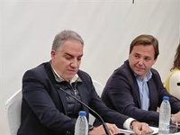 Bendodo (PP) compara a Pedro Sánchez con Maduro por "atacar" a jueces y periodistas para "salvar" a su familia