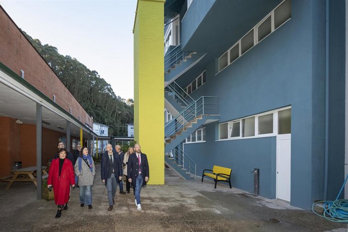 El consejero de Educación, Sergio Silva, visita las obras del IES Fuente Fresnedo de Laredo