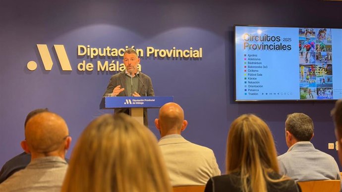 El vicepresidente y diputado provincial de Deportes, Juan Rosas, ha intervenido junto a responsables de las distintas federaciones implicadas y de las empresas patrocinadoras