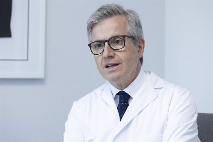 Archivo - El jefe del servicio de Traumatología y Cirugía Ortopédica de Quirónsalud, el doctor Manuel Leyes, recibirá el premio MetLife de Medicina y Deporte en la IX Gala de la APDM el próximo 27 de enero.