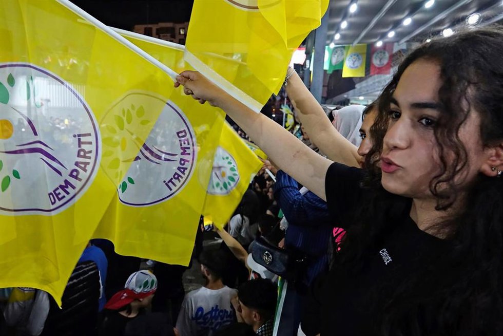 Archivo - Seguidores del prokurdo Partido Popular por la Igualdad y la Democracia (DEM) durante un acto en Diyarbakir, Turquía (archivo)