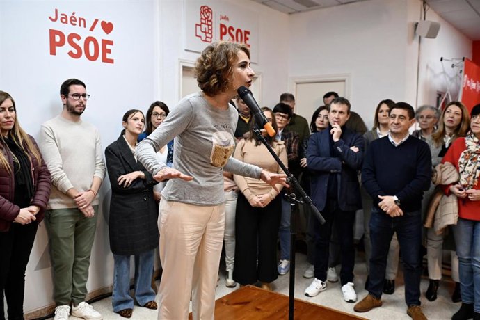 La precandidata a las primarias a la secretaria General del PSOE de Andalucía, María Jesús Montero, mantiene un encuentro con militantes del partido en Jaén (Andalucía, España).  (Foto de archivo).