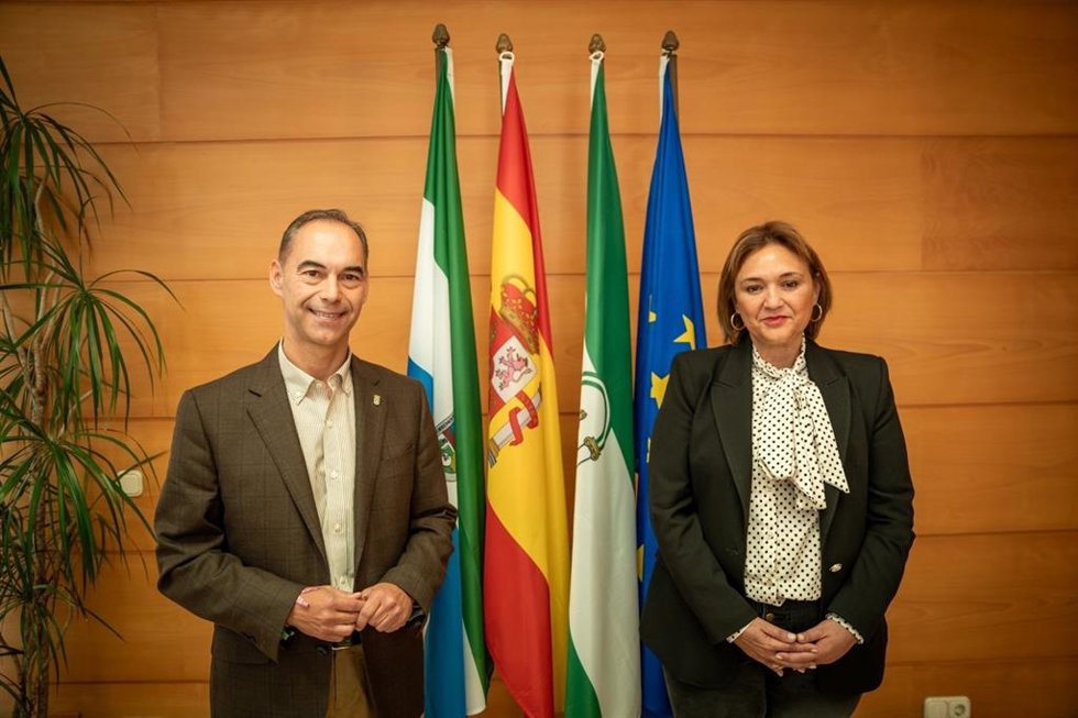 Juan Antonio Lara y Margarita del Cid, alcaldes de Benalmádena y Torremolinos, respectivamente, piden al Gobierno que recoja una partida en los Presupuestos Generales del Estado para la futura comisaría que dará cobertura a las dos ciudades costasoleñas.