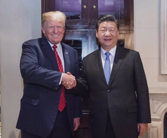 Archivo - BEIJING, Jan. 5, 2019  Chinese President Xi Jinping (R) meets with his U.S. counterpart Donald Trump in Buenos Aires, Argentina, Dec. 1, 2018. President Xi attended a working dinner with President Trump in Buenos Aires.