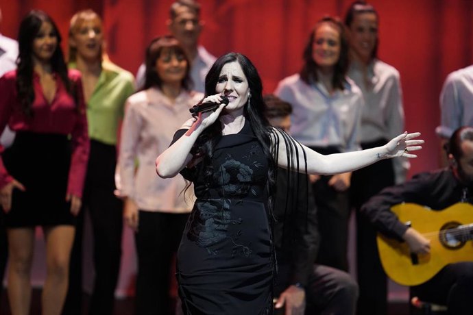 Archivo - La cantante Diana Navarro durante la gala de la 30ª edición de los Premios José María Forqué, en el Palacio Municipal de IFEMA.