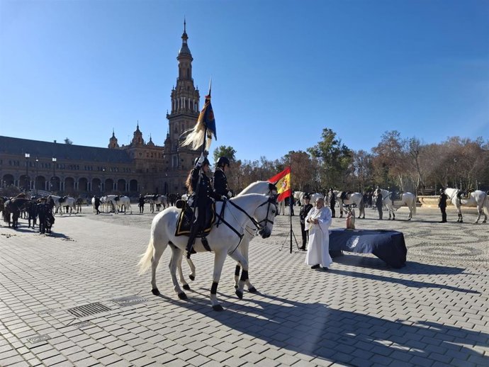 La caballería policial en la Plaza de España