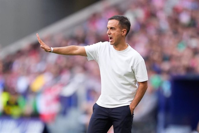 Archivo - El entrenador del CD Leganes, Borja Jiménez, ante el Atlético de Madrid en el Riyadh Air Metropolitano.