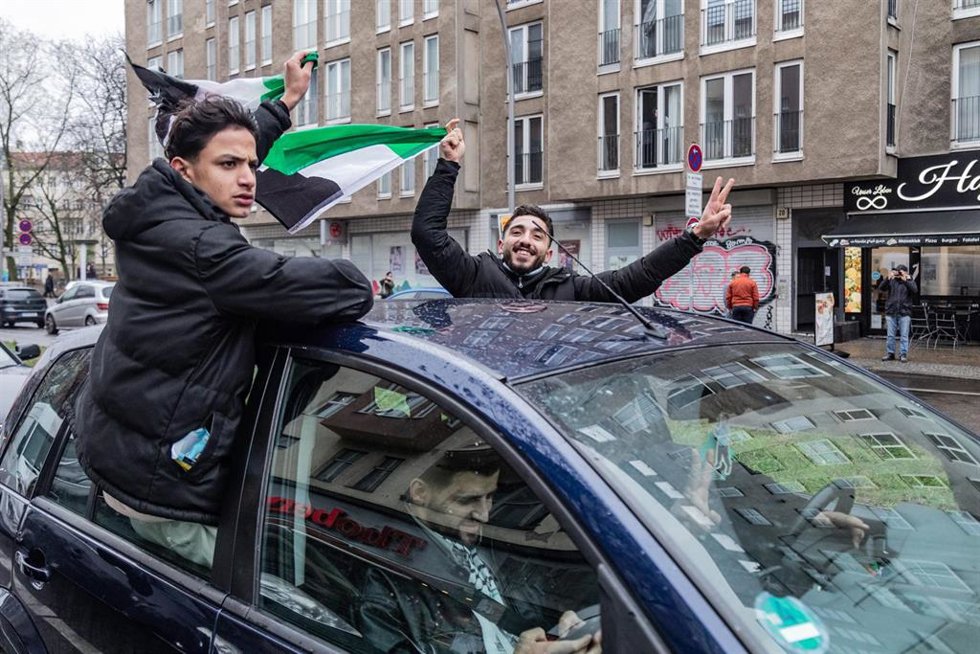 Archivo - Ciudadanos sirios celebran en Berlín la caída del régimen de Bashar al Assad