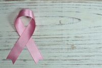 Presentan avances en una nueva terapia contra el cáncer de mama en fases tempranas