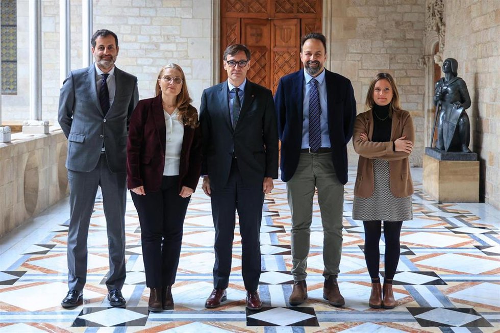 El presidente de la Generalitat, Salvador Illa, junto a represenantes del Cercle Tecnolgic
