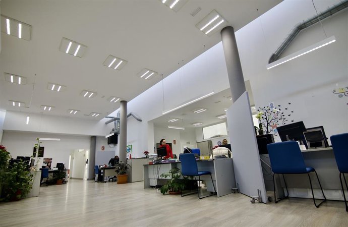 Prueba del proyecto piloto en Huelva que imita con luz artificial la luz solar.