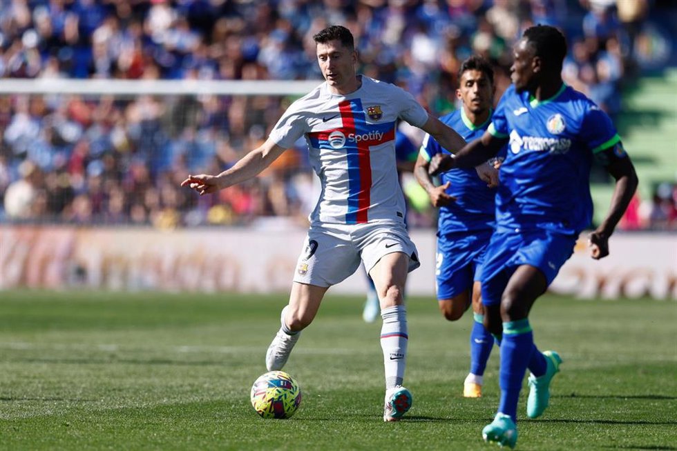 Archivo - Robert Lewandowski of FC Barcelona in action during the spanish league, La Liga Santander, football match played between Getafe CF and FC Barcelona at Coliseum Alfonso Perez stadium on April 16, 2023, in Madrid, Spain.