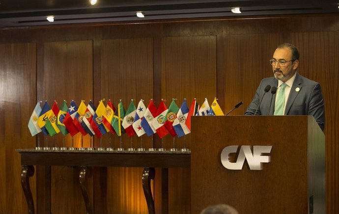  Sergio Diaz Granados, presidente ejecutivo del CAF, Banco de Desarrollo de A. Latina.